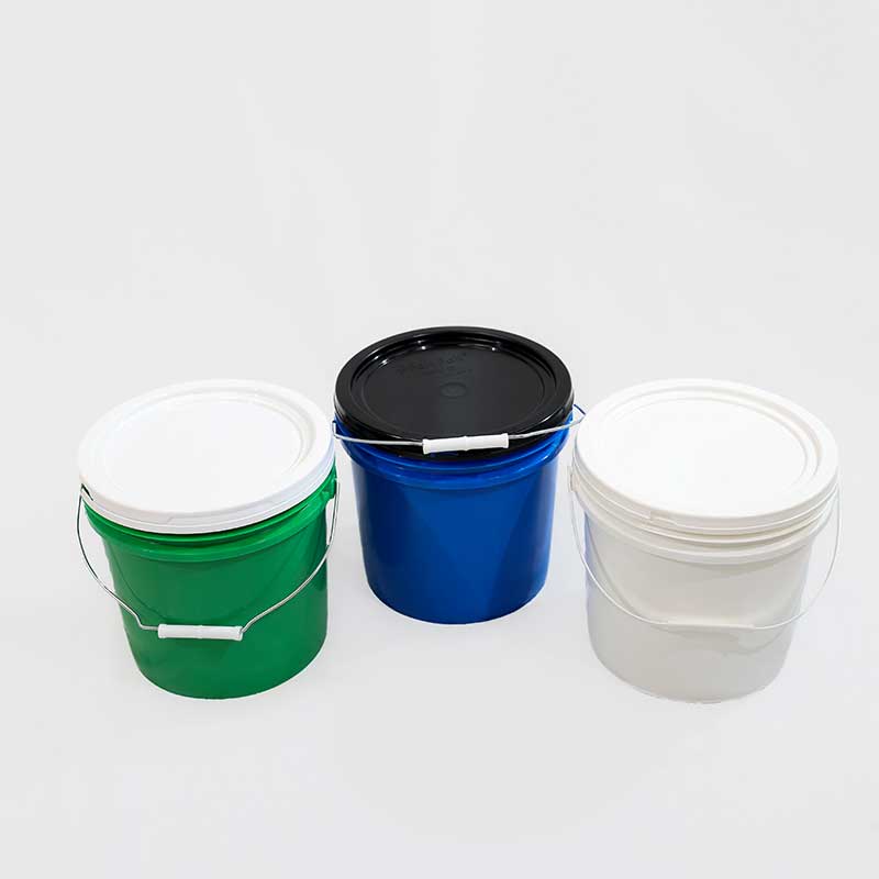 2 gallon pails with lids