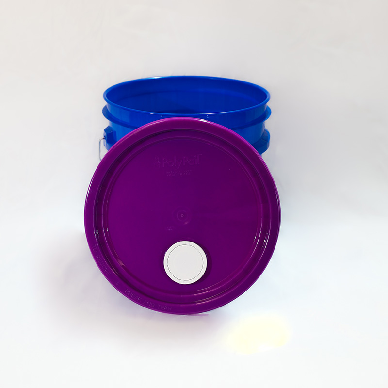 4.25 and 5 gallon lid front with pour spout